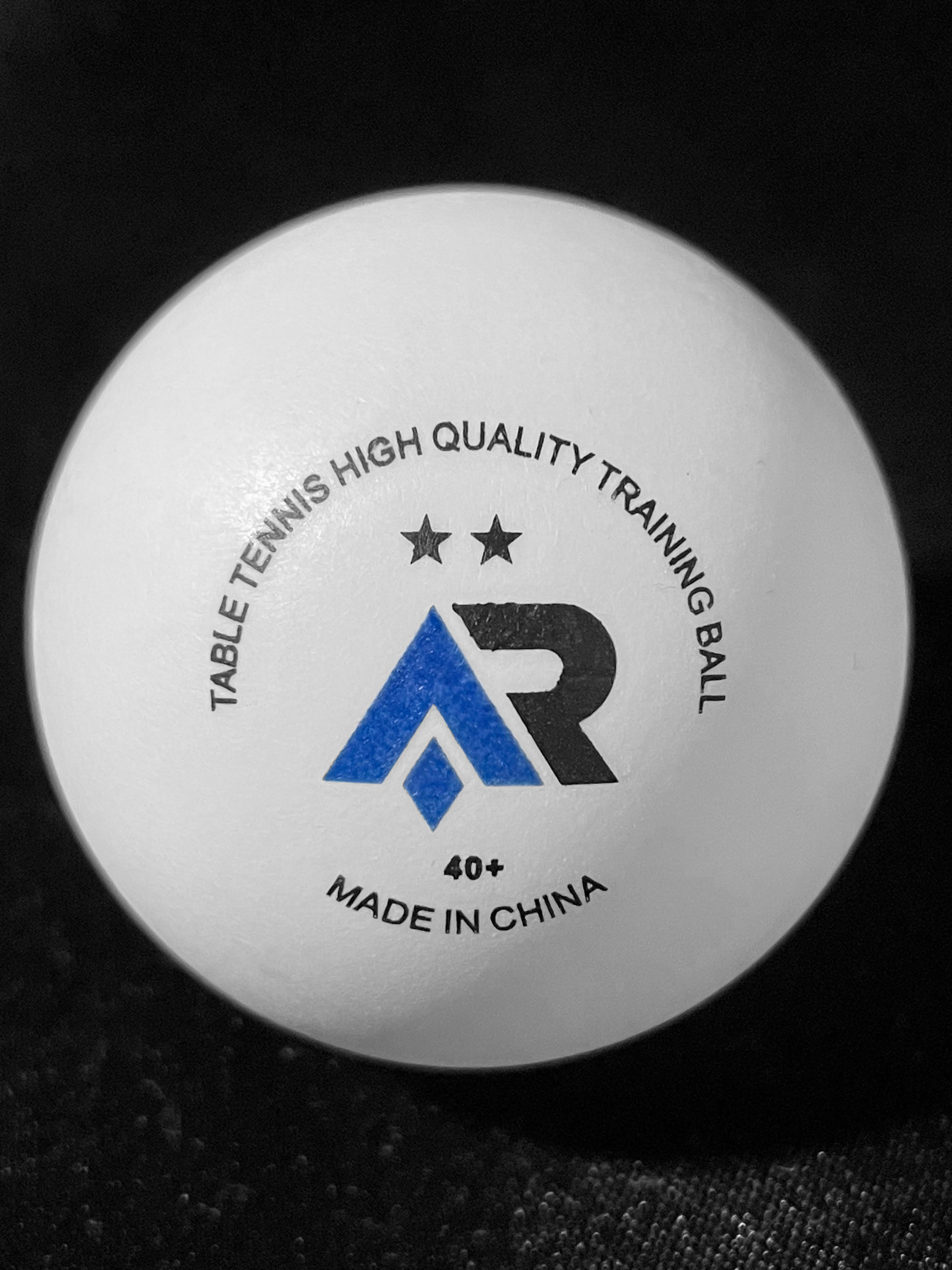 AR 40+ 二星訓練球(ABS 40+,白色約2.8g),採三顆星標準製造,訓練用40+桌球